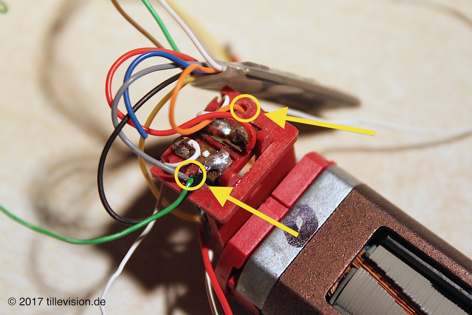 Löcher für Motorkabel