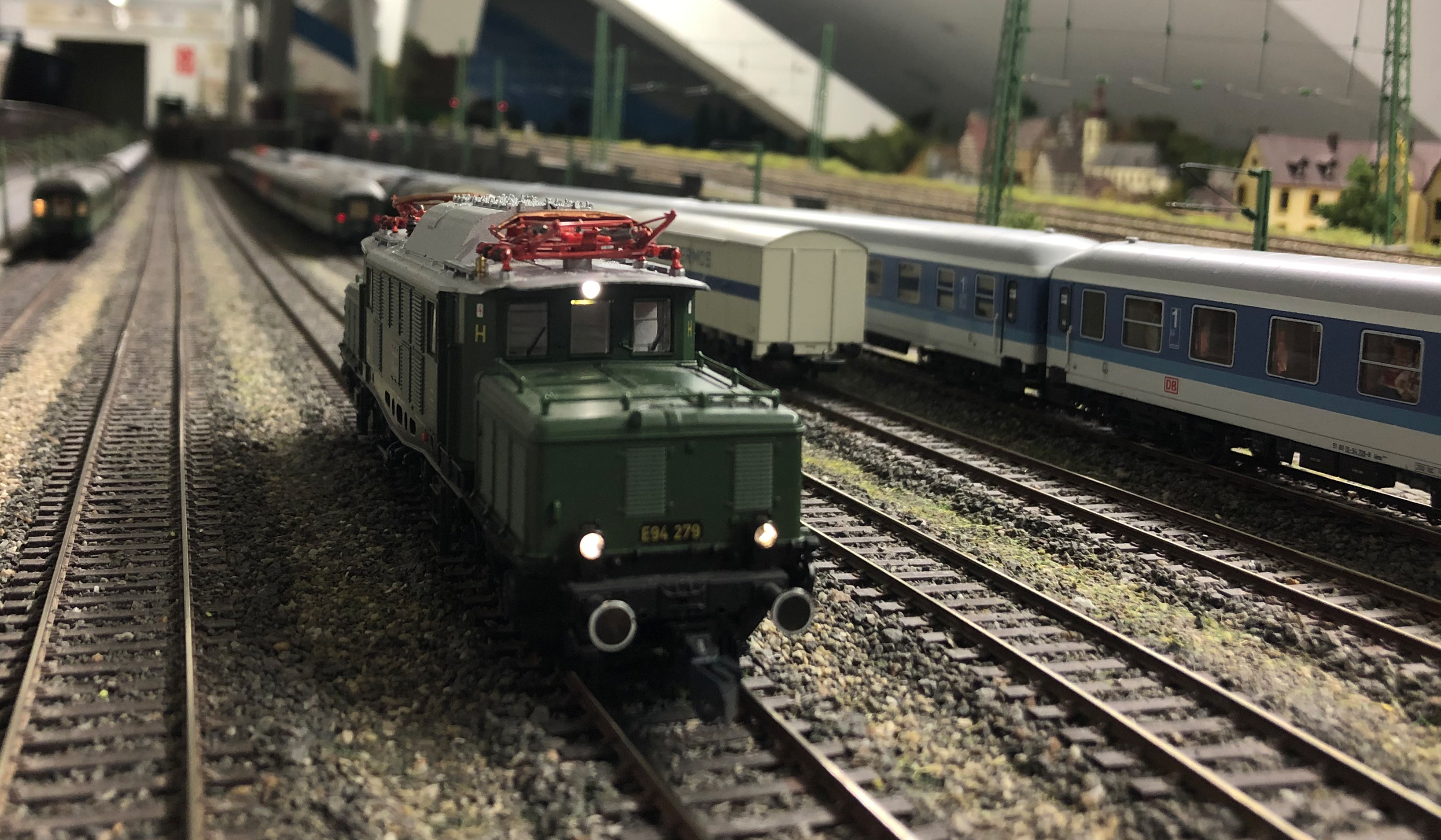 E 94 279 mit weisser Spitzenbeleuchtung